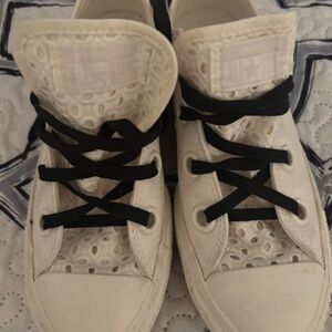 Converse  Platform Women's Cream Lace Sneakers